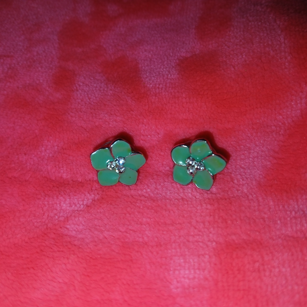 Elegant Mint Floral Enamel Earrings - Picture 4 of 6